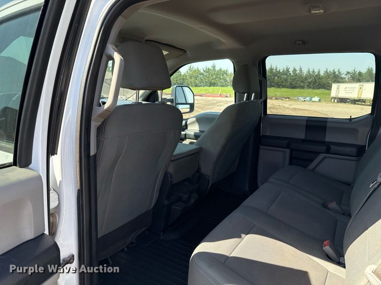 image for item EJ8813 2019 Ford F350 Super Duty Crew Cab pickup truck