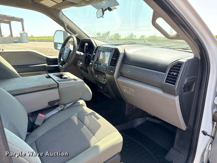 image for item EJ8813 2019 Ford F350 Super Duty Crew Cab pickup truck