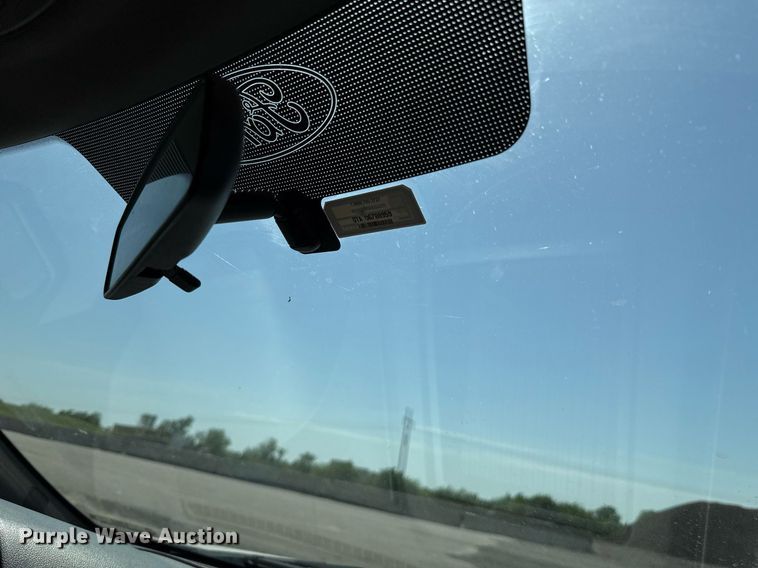 image for item EJ8813 2019 Ford F350 Super Duty Crew Cab pickup truck