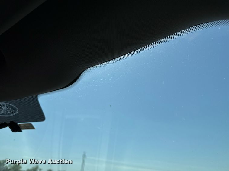 image for item EJ8813 2019 Ford F350 Super Duty Crew Cab pickup truck