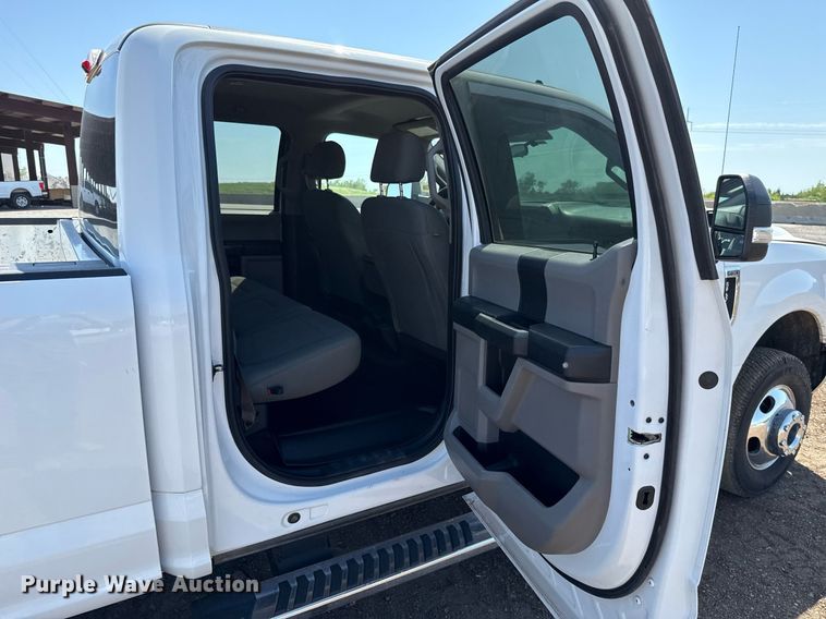 image for item EJ8813 2019 Ford F350 Super Duty Crew Cab pickup truck