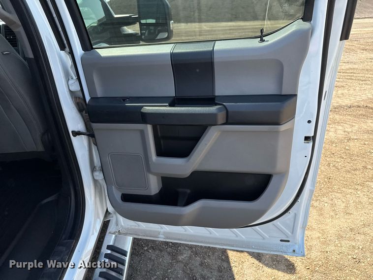 image for item EJ8813 2019 Ford F350 Super Duty Crew Cab pickup truck