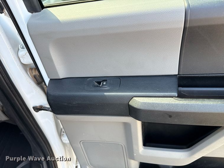 image for item EJ8813 2019 Ford F350 Super Duty Crew Cab pickup truck