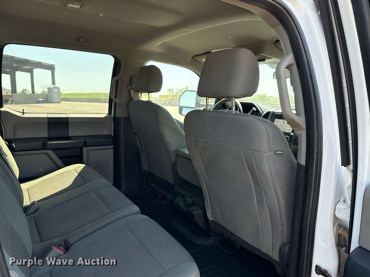 image for item EJ8813 2019 Ford F350 Super Duty Crew Cab pickup truck