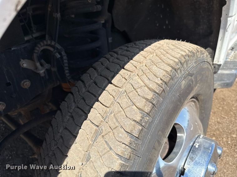 image for item EJ8813 2019 Ford F350 Super Duty Crew Cab pickup truck