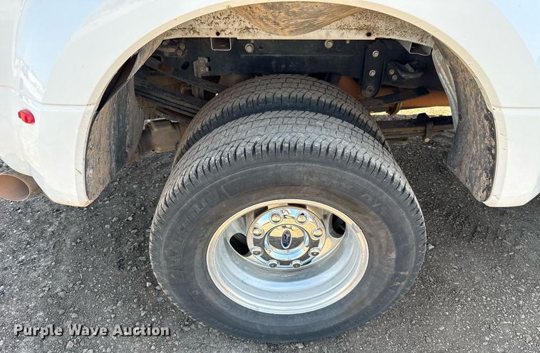 image for item EJ8813 2019 Ford F350 Super Duty Crew Cab pickup truck