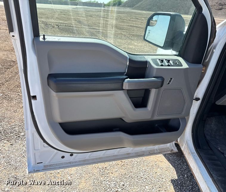 image for item EJ8814 2020 Ford F150 XLT SuperCrew pickup truck