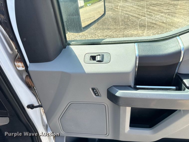 image for item EJ8814 2020 Ford F150 XLT SuperCrew pickup truck