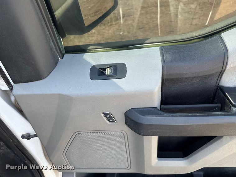 image for item EJ8817 2018 Ford F150 SuperCab pickup truck