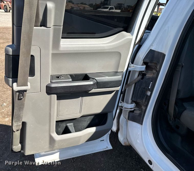 image for item EJ8817 2018 Ford F150 SuperCab pickup truck