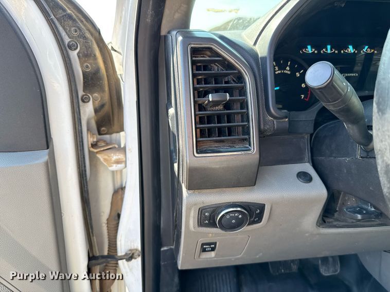 image for item EJ8819 2018 Ford F150 SuperCab pickup truck