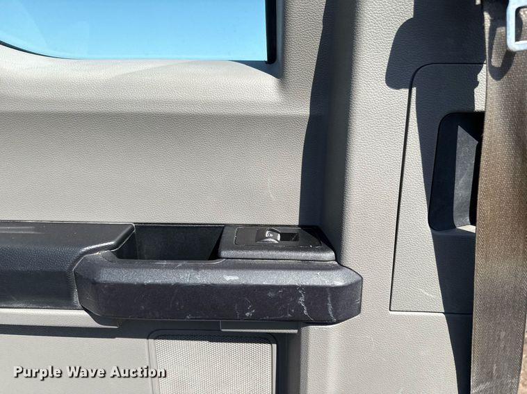 image for item EJ8819 2018 Ford F150 SuperCab pickup truck