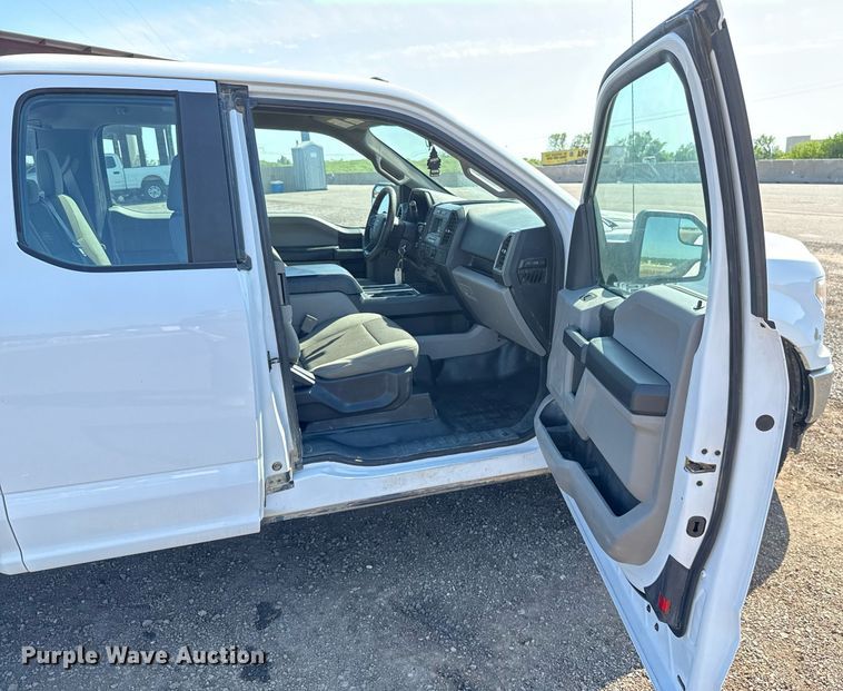 image for item EJ8819 2018 Ford F150 SuperCab pickup truck