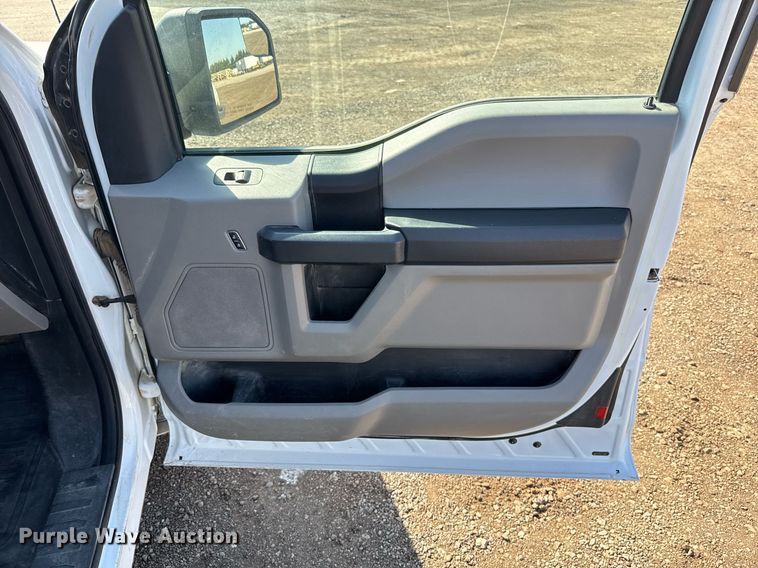 image for item EJ8819 2018 Ford F150 SuperCab pickup truck