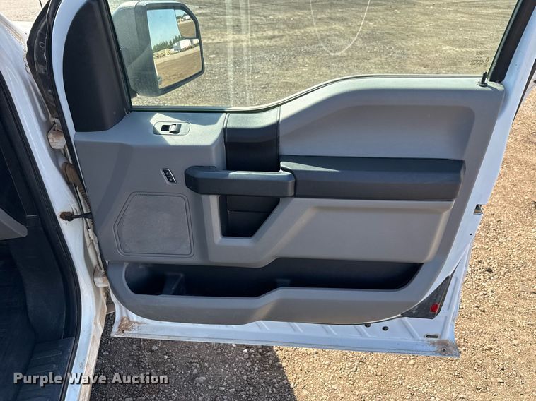 image for item EJ8820 2018 Ford F150 SuperCab pickup truck