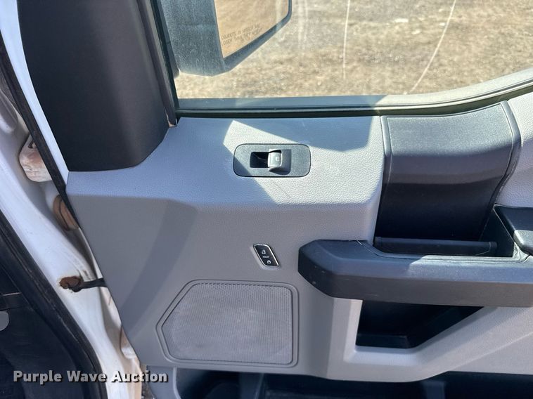 image for item EJ8820 2018 Ford F150 SuperCab pickup truck