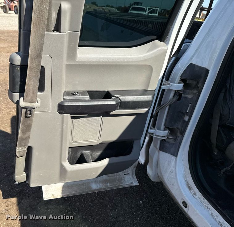 image for item EJ8821 2018 Ford F150 SuperCab pickup truck