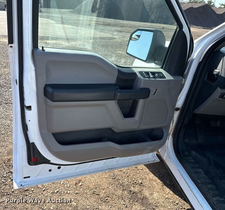 image for item EJ8824 2016 Ford F150 SuperCab pickup truck