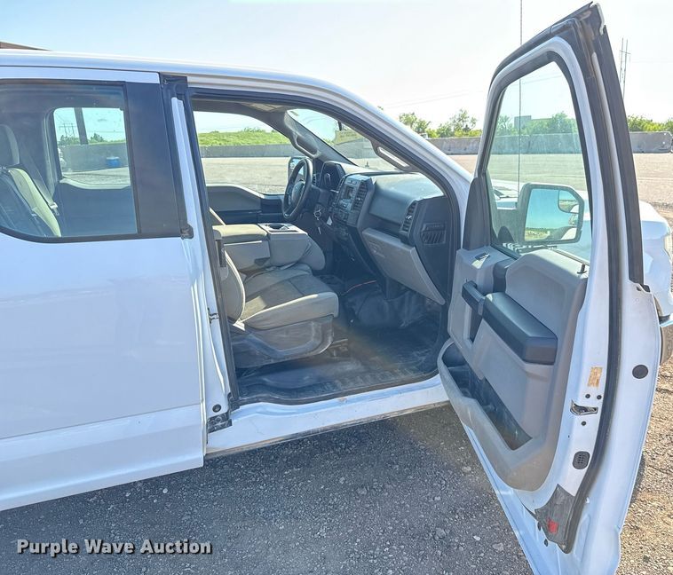 image for item EJ8824 2016 Ford F150 SuperCab pickup truck