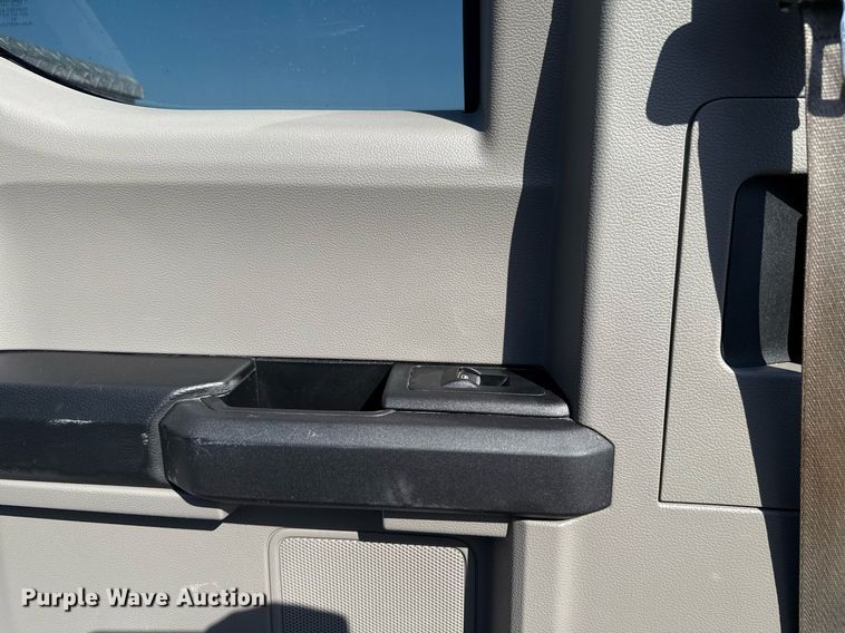 image for item EJ8825 2018 Ford F150 SuperCab pickup truck