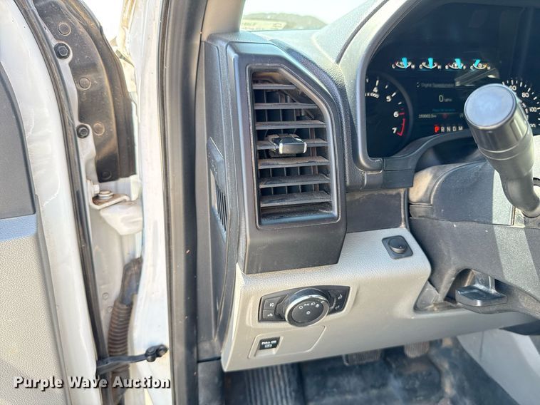 image for item EJ8826 2020 Ford F150 SuperCrew pickup truck