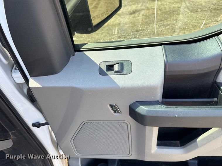 image for item EJ8826 2020 Ford F150 SuperCrew pickup truck