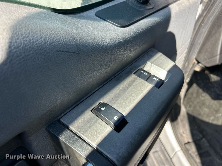 image for item EK2736 2013 Ford F550 Super Duty XLT box truck