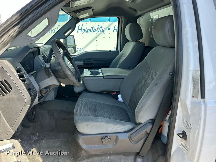 image for item EK2736 2013 Ford F550 Super Duty XLT box truck