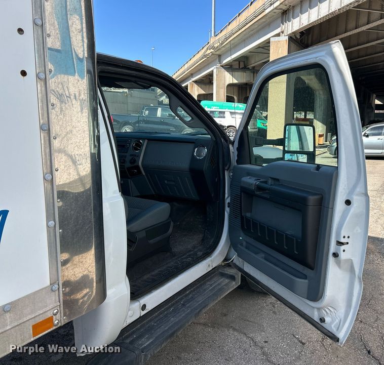 image for item EK2736 2013 Ford F550 Super Duty XLT box truck