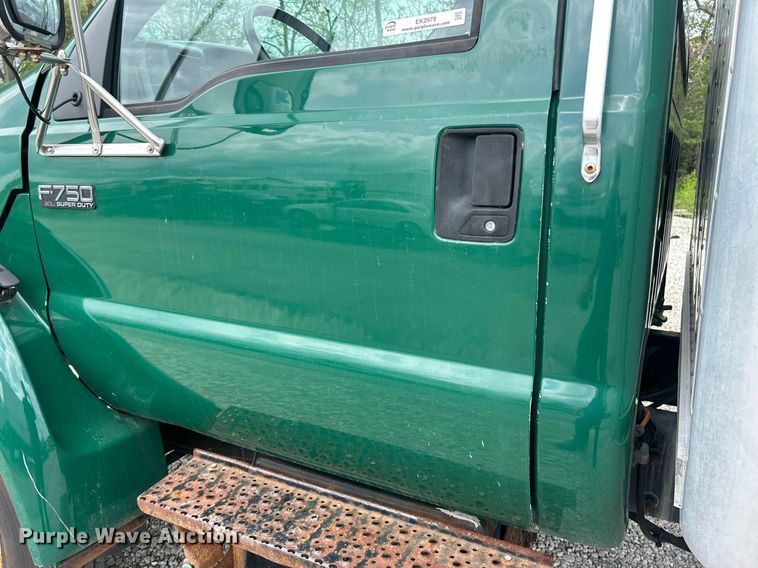 image for item EK2979 2004 Ford F750 Super Duty box truck