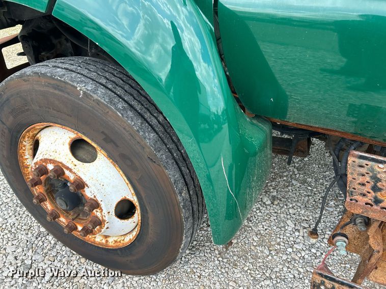 image for item EK2979 2004 Ford F750 Super Duty box truck