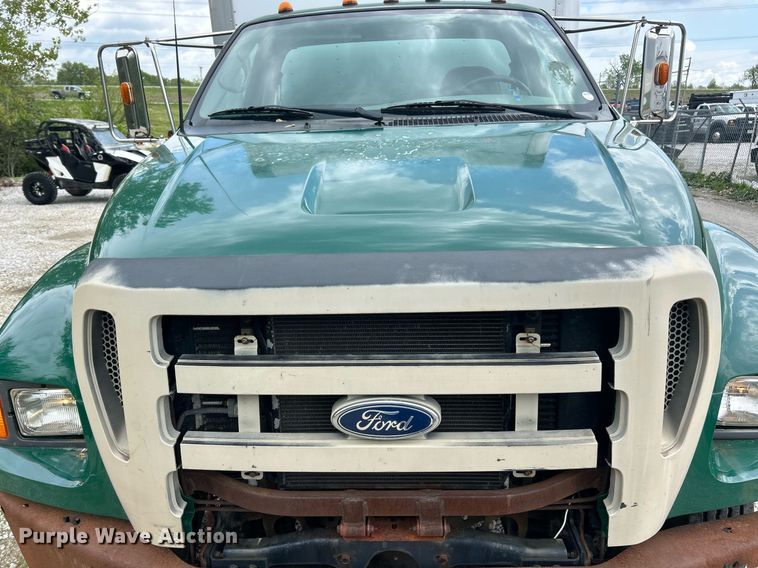 image for item EK2979 2004 Ford F750 Super Duty box truck