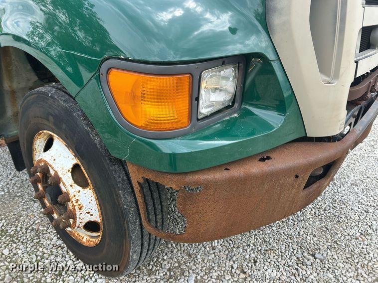 image for item EK2979 2004 Ford F750 Super Duty box truck