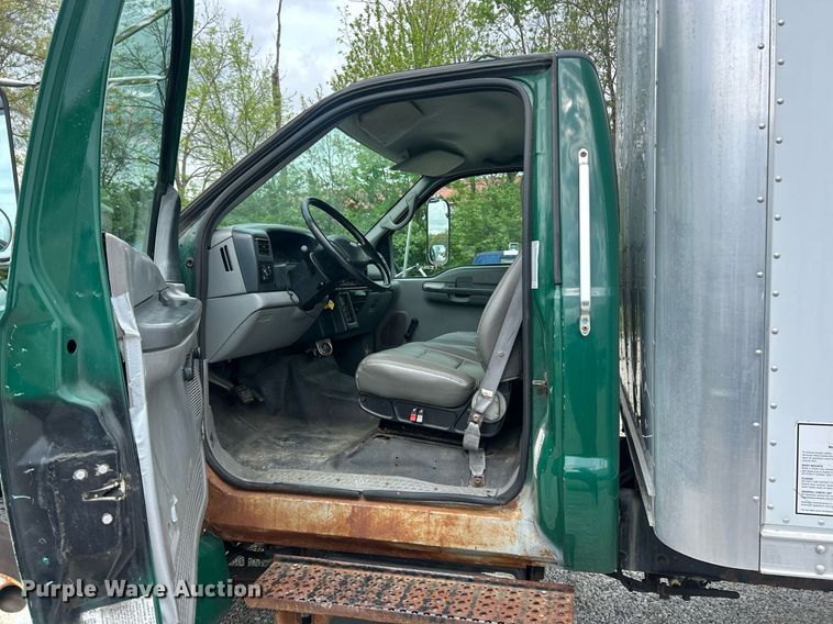 image for item EK2979 2004 Ford F750 Super Duty box truck