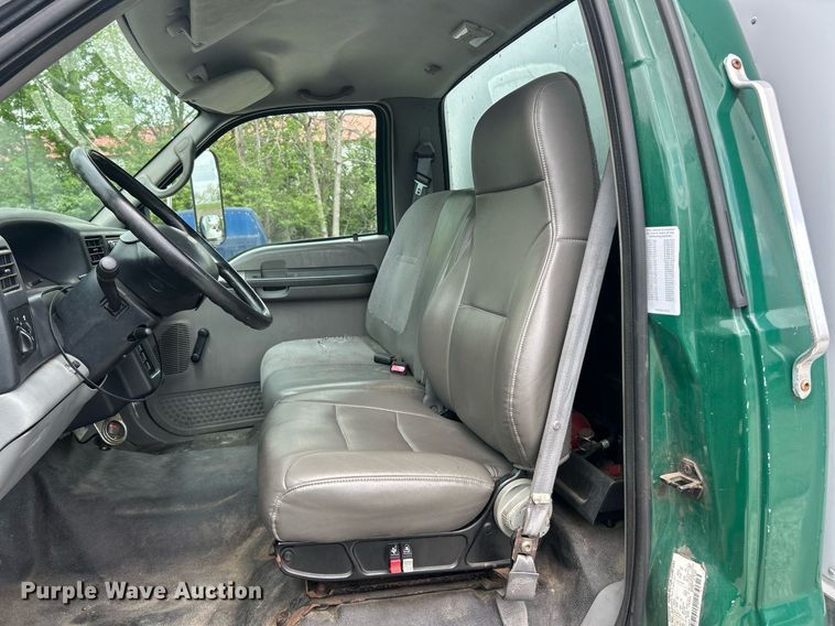 image for item EK2979 2004 Ford F750 Super Duty box truck