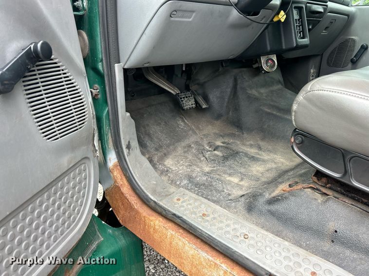 image for item EK2979 2004 Ford F750 Super Duty box truck