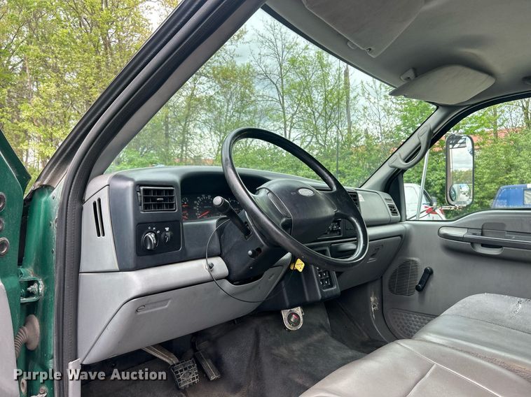 image for item EK2979 2004 Ford F750 Super Duty box truck