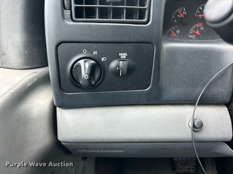 image for item EK2979 2004 Ford F750 Super Duty box truck