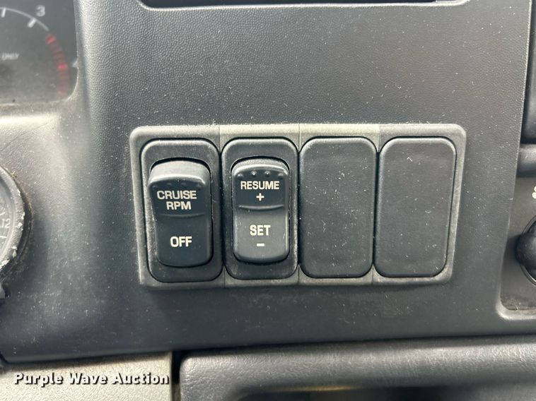 image for item EK2979 2004 Ford F750 Super Duty box truck