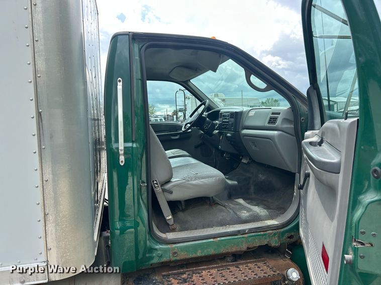 image for item EK2979 2004 Ford F750 Super Duty box truck