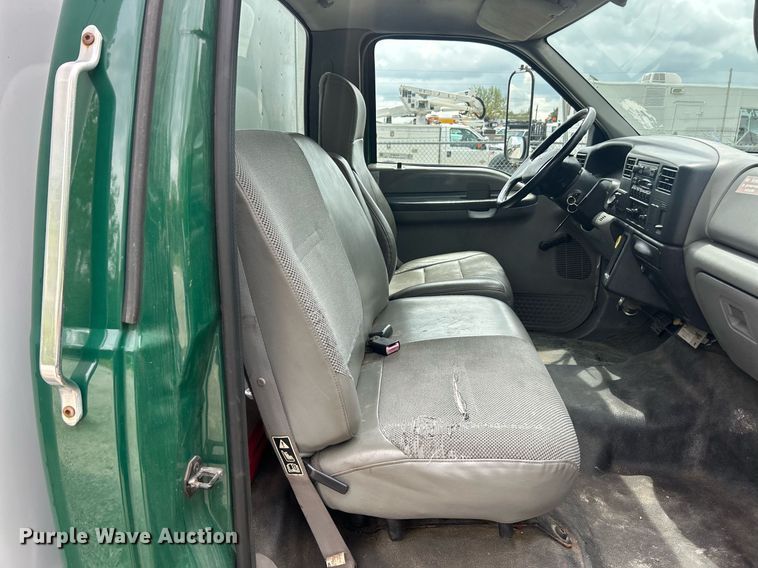 image for item EK2979 2004 Ford F750 Super Duty box truck