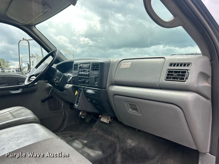 image for item EK2979 2004 Ford F750 Super Duty box truck