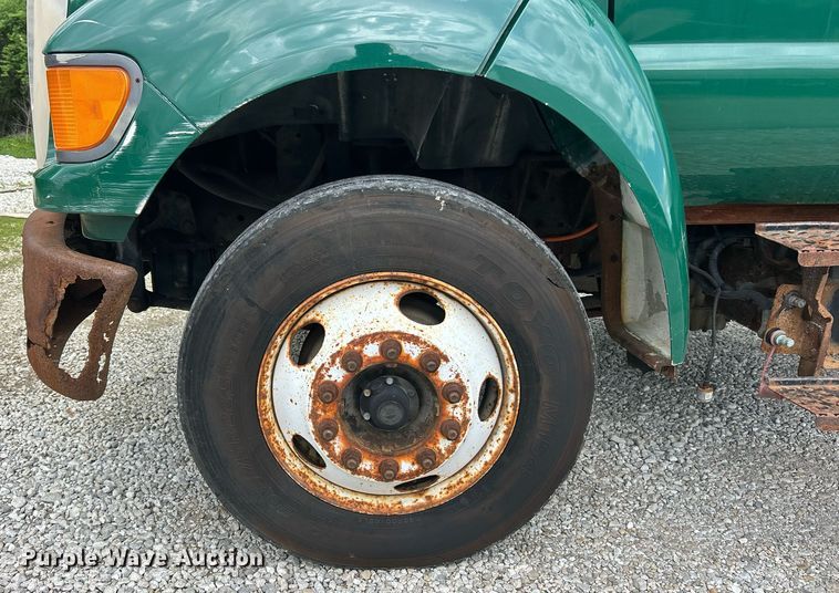 image for item EK2979 2004 Ford F750 Super Duty box truck