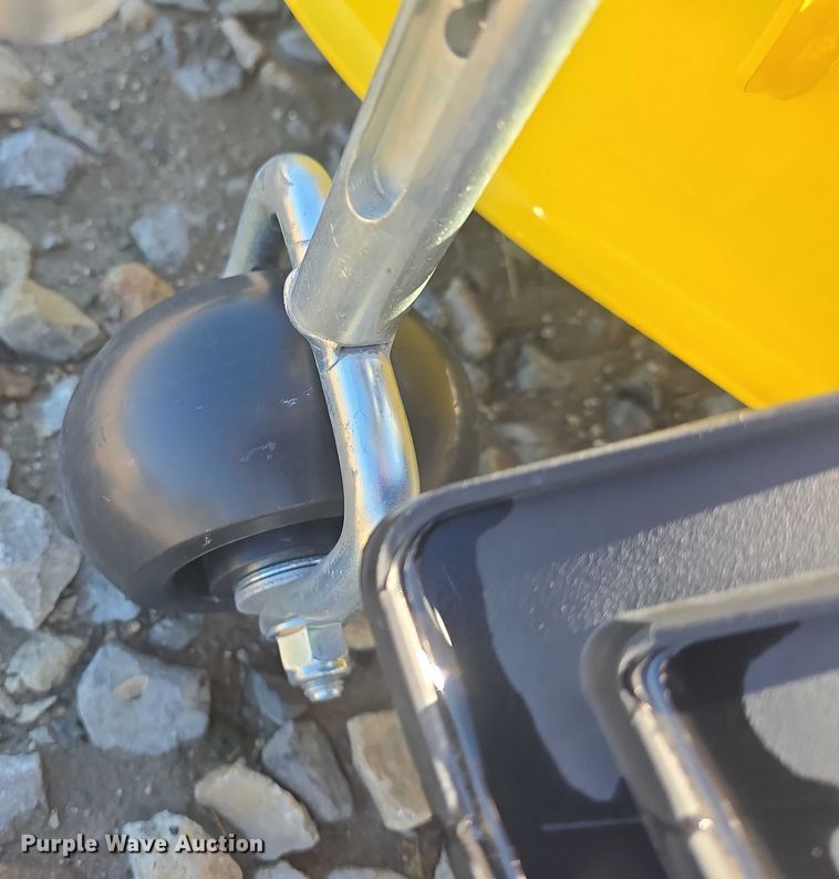 image for item EK5243 2022 John Deere 60HC mower deck