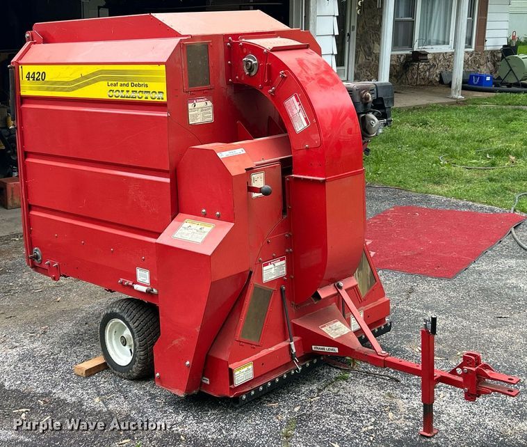 image for item EK8038 Agrimetal Collector 4420 leaf vacuum