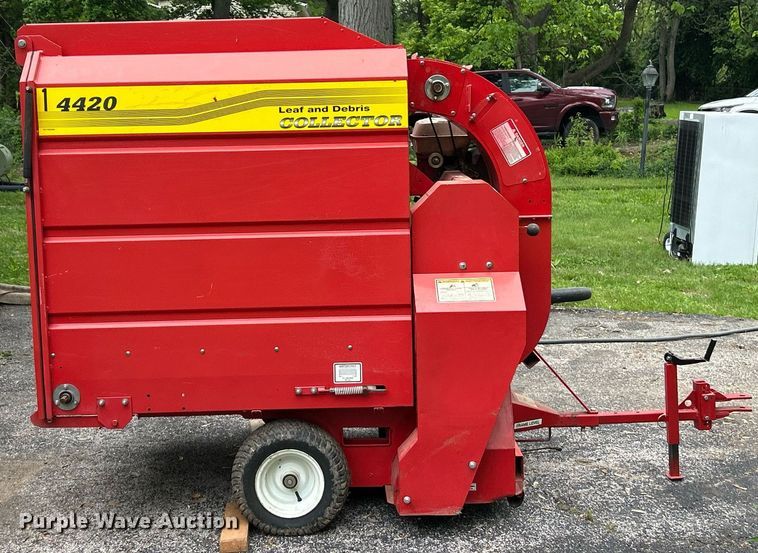 image for item EK8038 Agrimetal Collector 4420 leaf vacuum