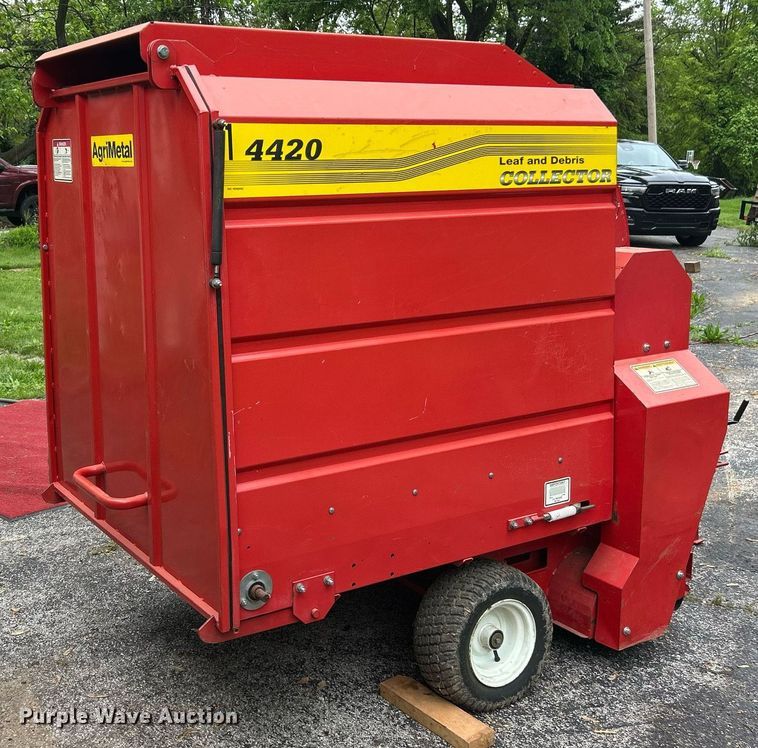 image for item EK8038 Agrimetal Collector 4420 leaf vacuum