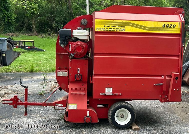 image for item EK8038 Agrimetal Collector 4420 leaf vacuum