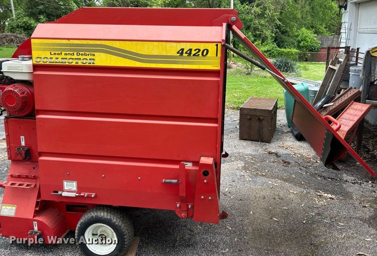 image for item EK8038 Agrimetal Collector 4420 leaf vacuum