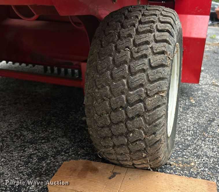 image for item EK8038 Agrimetal Collector 4420 leaf vacuum